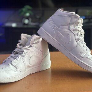 Air Jordan 1 Mid 'Triple White'
